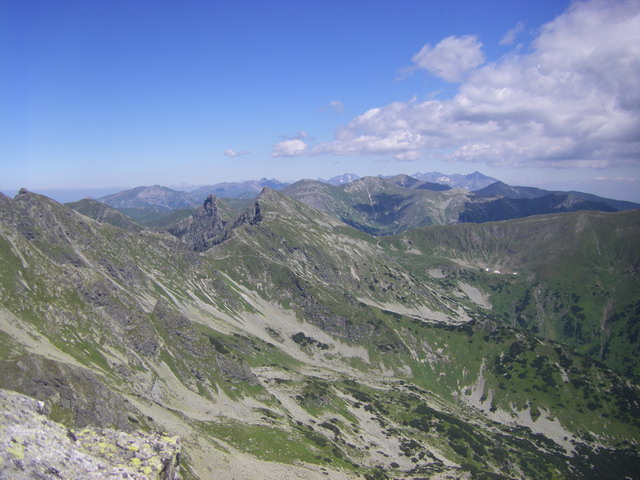 10 Pohľad na východ - Západné a Vysoké Tatry.JPG